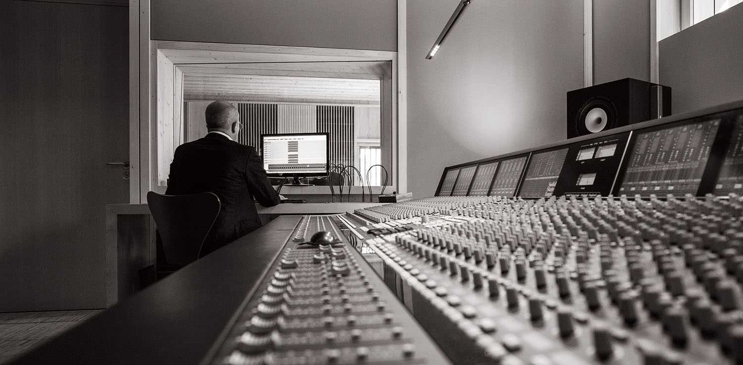 Jason Seizer recording at Kyberg Studio