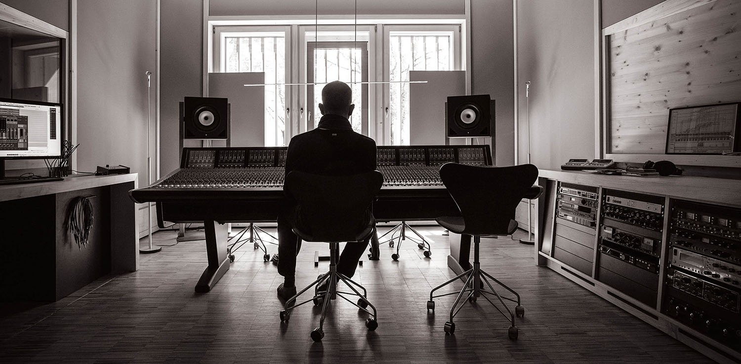 Jason Seizer recording at Kyberg Studio